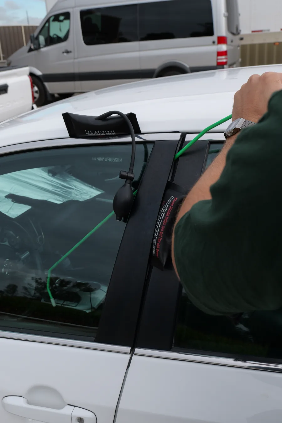 Mobile locksmith opening a locked car in Spokane Valley, WA